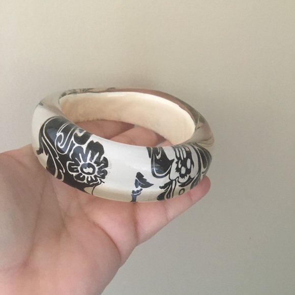 Vintage Retro Lucite Bracelet Bangle black design on cream, stunning quality - Picture 9 of 13